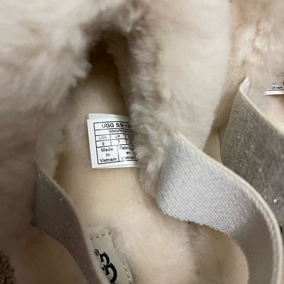 Like New Cream Ugg Fluff Yeah Slipper Slides size 9 - Picture 5 of 6